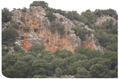 Blick auf die Felswände